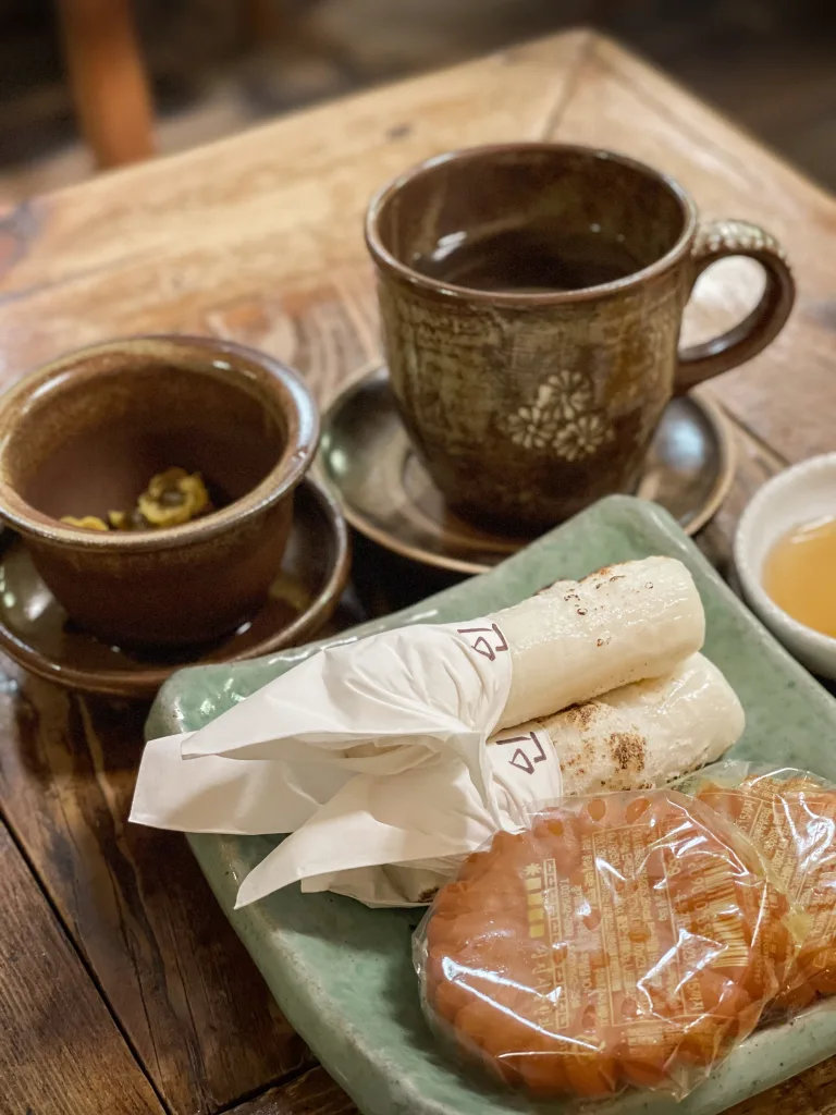 Traditional Korean desserts—yakgwa and roasted rice cakes—served with warm herbal tea in a cozy teahouse setting. These sweet treats highlight the traditional side of Seoul's food scene.